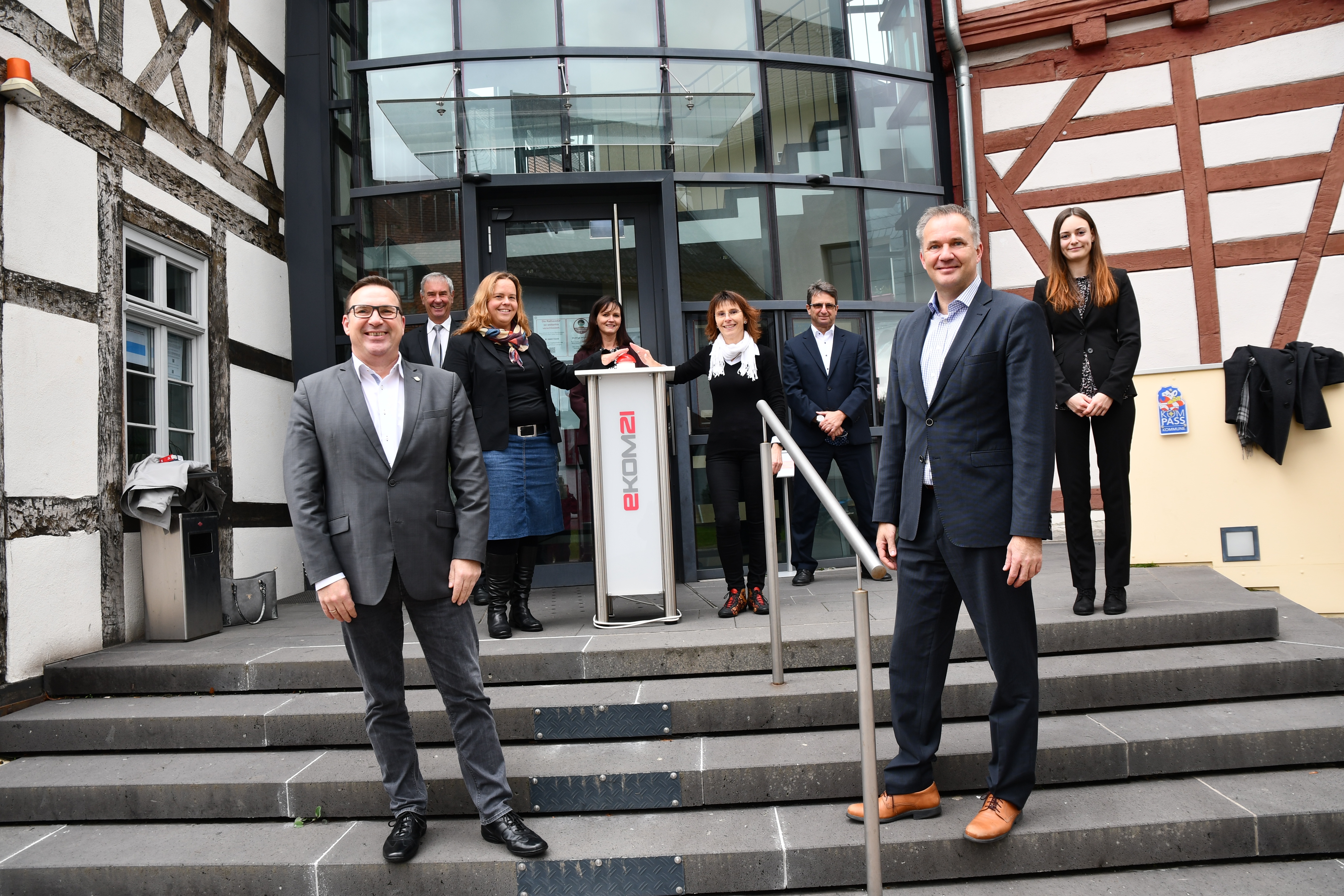 Gruppe von ekom21-Mitarbeitenden und weiteren Personen.