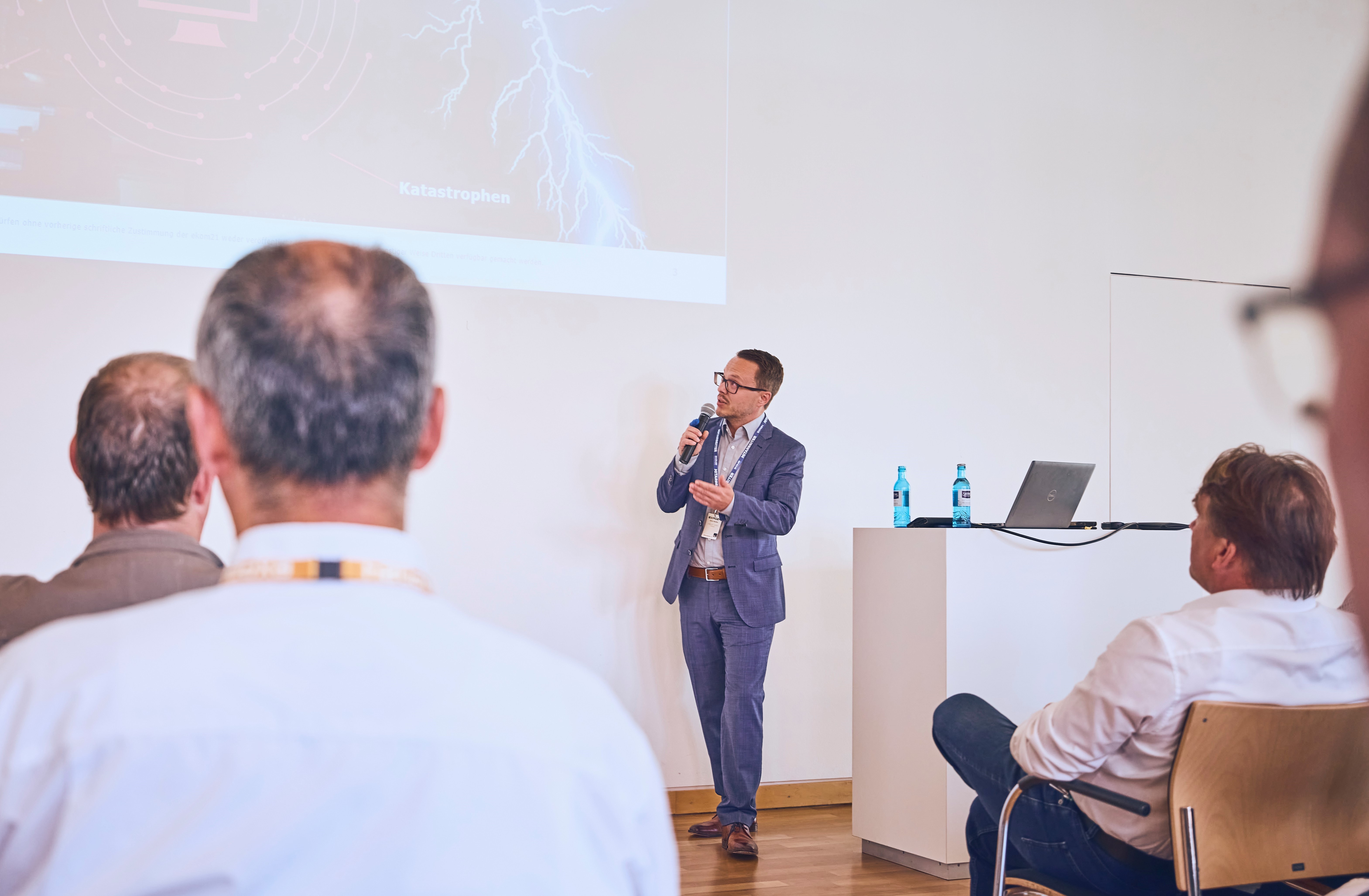 Dirk Müller während eines Vortrags bei der expo 2024.