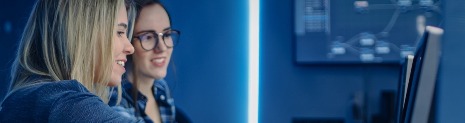 Nahaufnahme von zwei Frauen im Gespräch