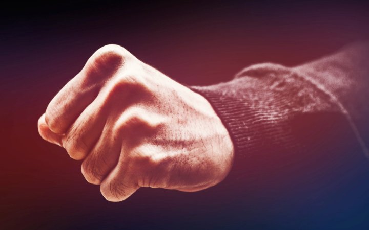 Stilisiertes Bild einer Hand; welche zu einer Faust geballt ist.