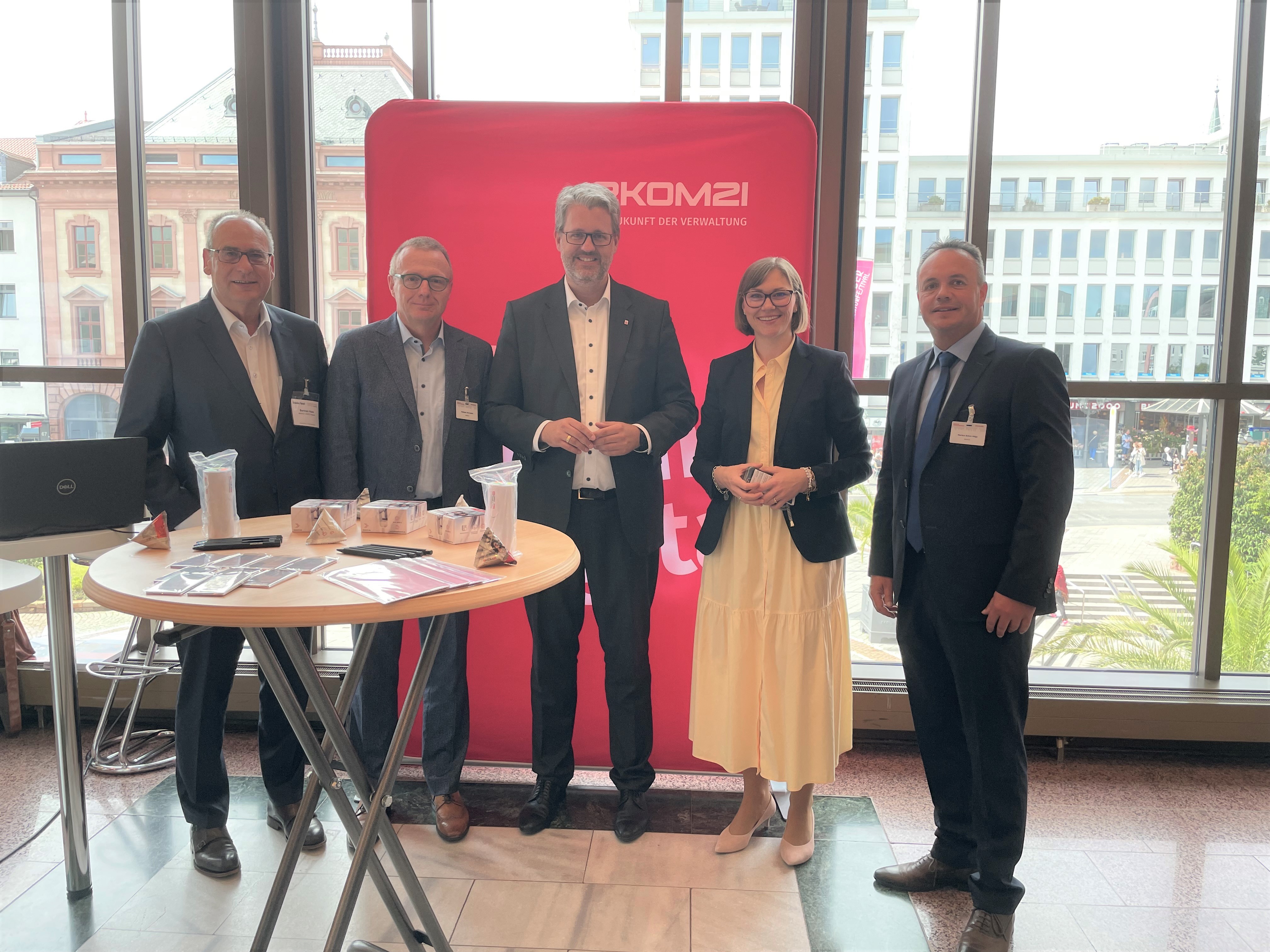 Gruppe von fünf Personen während des Kongresses Hessen Digital.