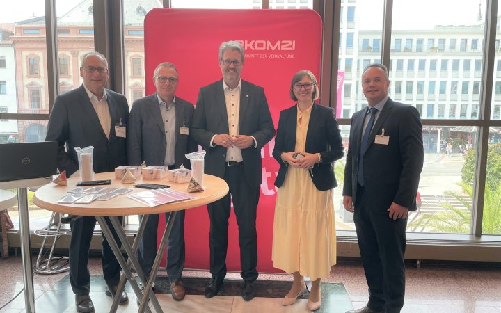 Gruppe von fünf Personen während des Kongresses Hessen Digital.