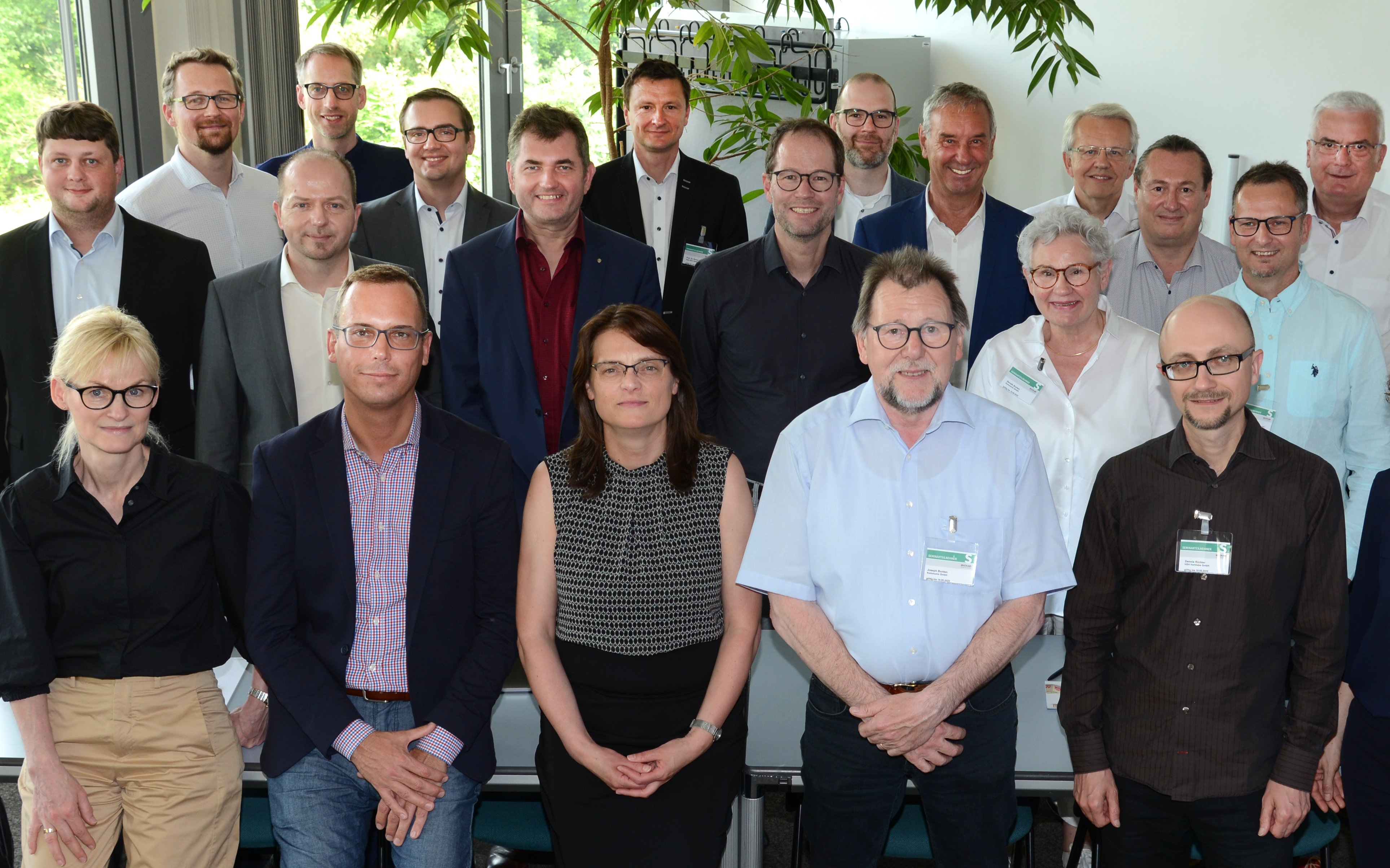 Gruppe von Personen während der einer Zusammenkunft der VOIS-Plattform.