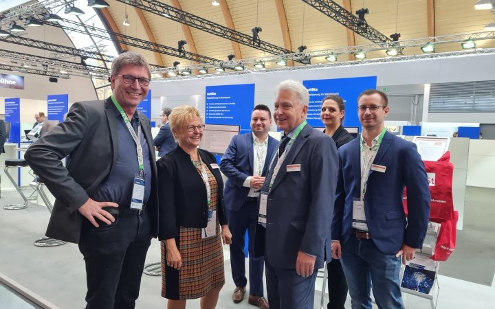 Gruppe von sechs Personen während des Kongresses.
