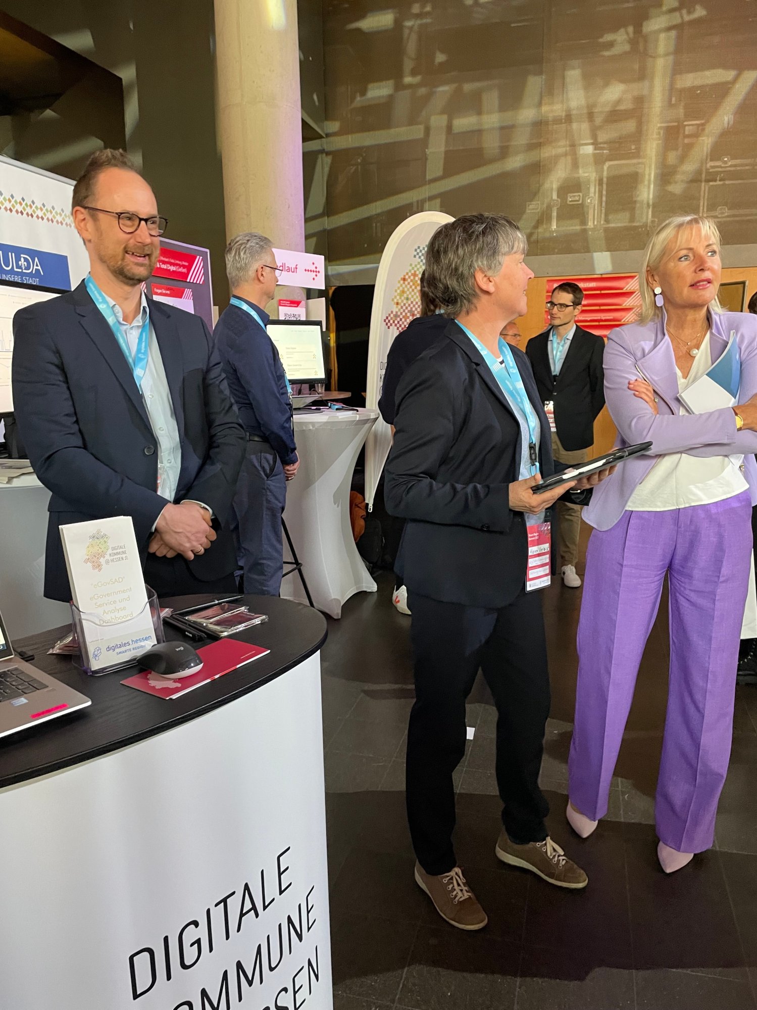 Sven Herbert und weitere Personen auf dem Smart-City-Gipfeltreffen.