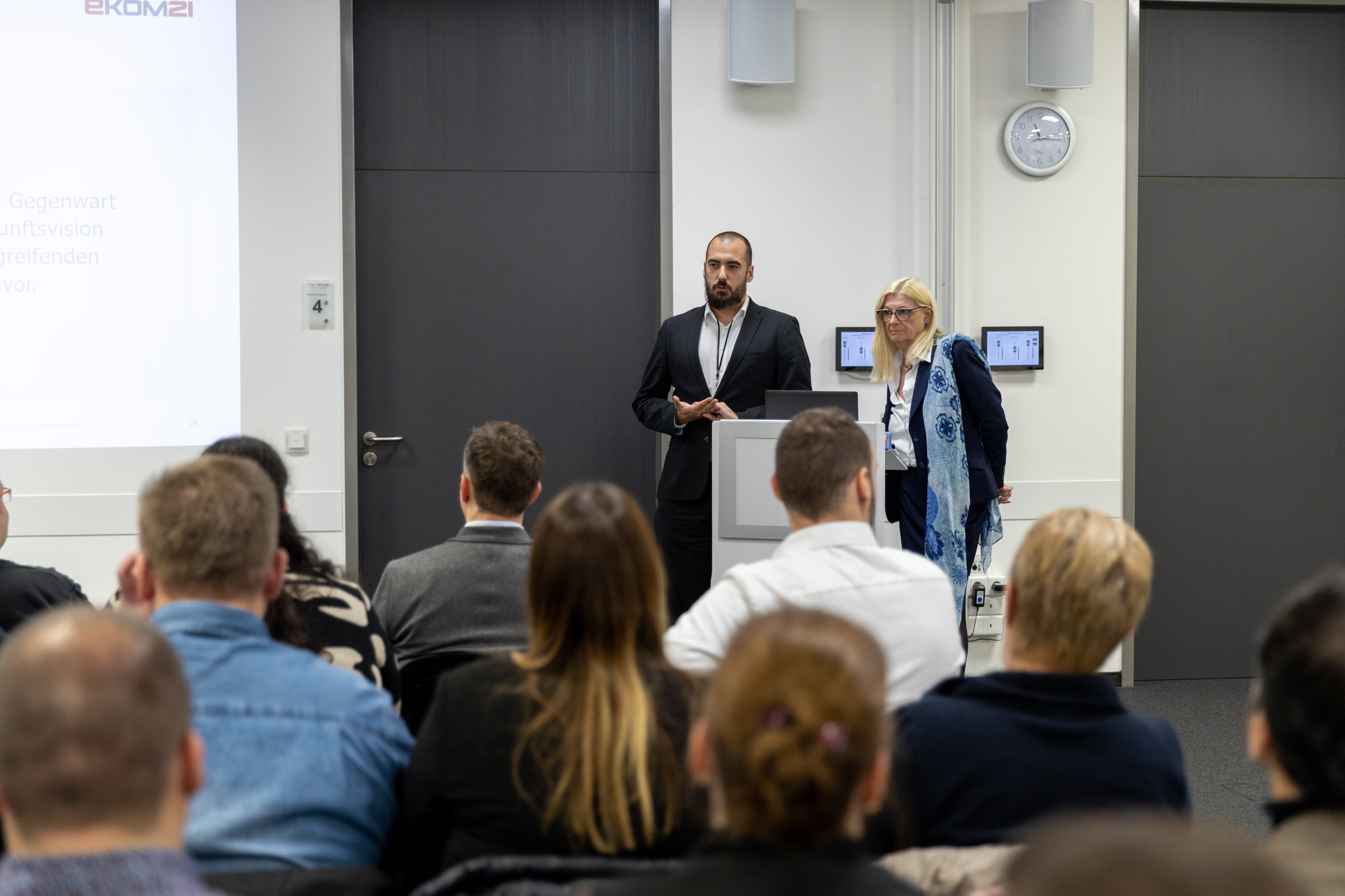 Sprechende vor Publikum während des eAkte-Anwendertreffens.